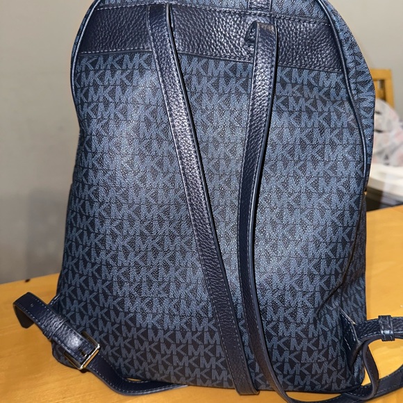 Michael kors LARGE abbey backpack - Picture 5 of 5